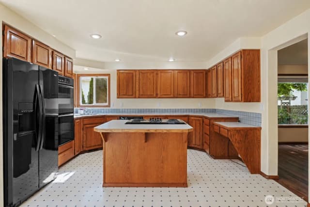 Property photo for 544 Sw Muzzall Street, Oak Harbor photo 4