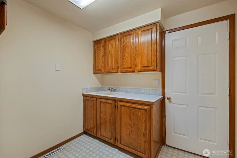 Property photo for 544 Sw Muzzall Street, Oak Harbor photo 20