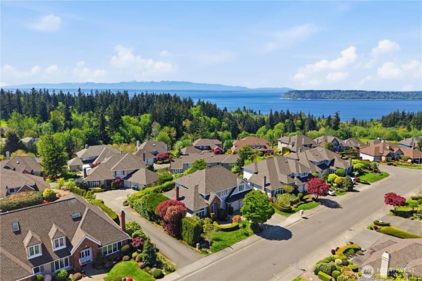 Property photo for 11910 59 Avenue W, Mukilteo photo 3