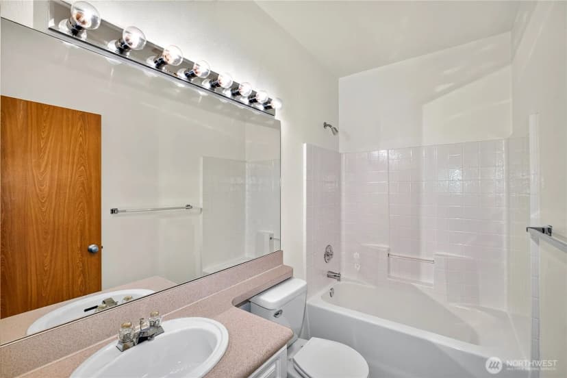 Property photo for 10825 Se 200th Street #f204, Kent photo 19
