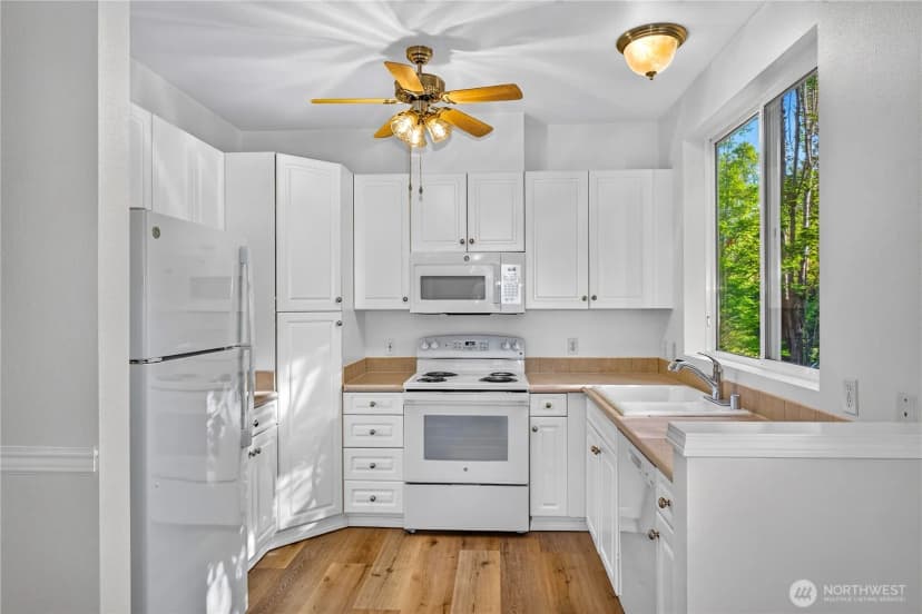 Property photo for 10825 Se 200th Street #f204, Kent photo 11