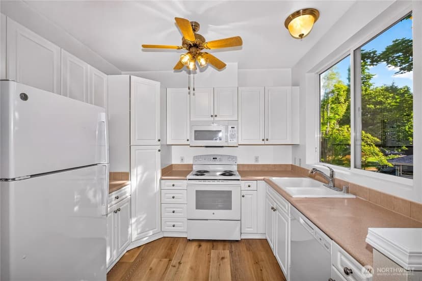 Property photo for 10825 Se 200th Street #f204, Kent photo 9