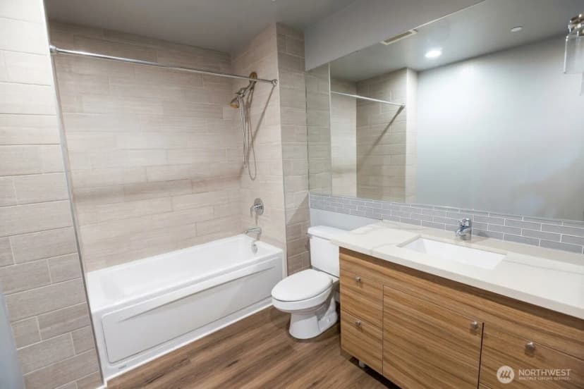 Property photo for 2716 Elliott Ave #405, Seattle photo 9