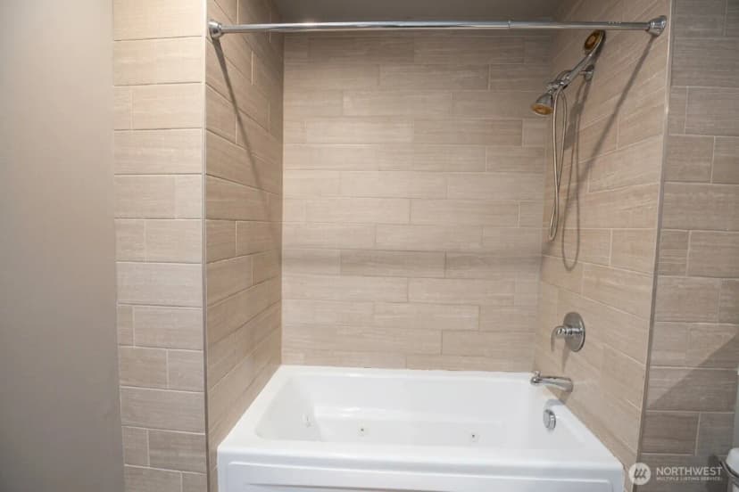 Property photo for 2716 Elliott Ave #405, Seattle photo 10