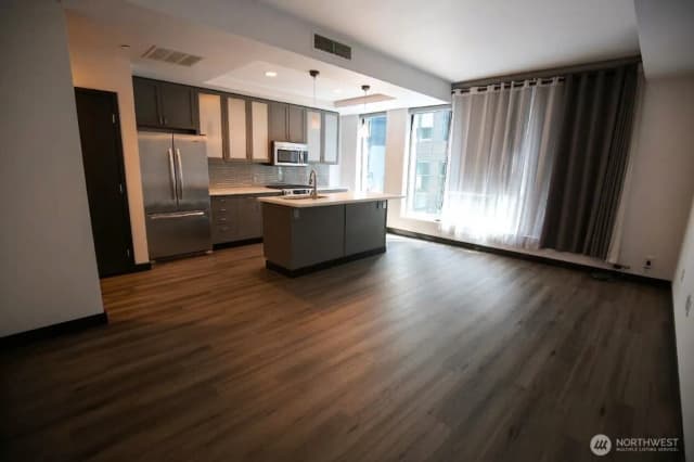 Property photo for 2716 Elliott Ave #405, Seattle photo 5