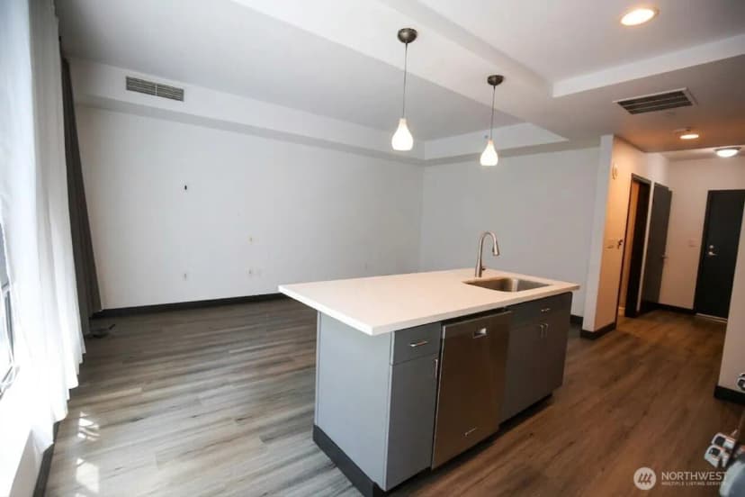 Property photo for 2716 Elliott Ave #405, Seattle photo 6