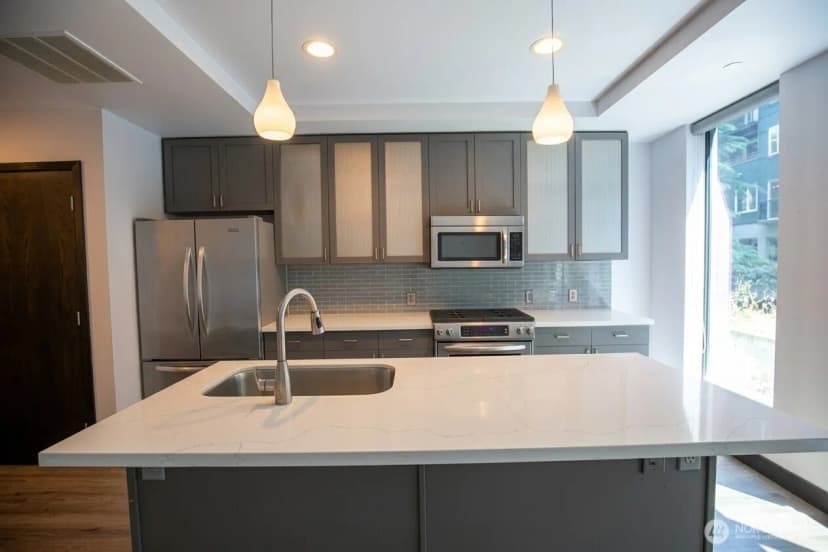 Property photo for 2716 Elliott Ave #405, Seattle photo 8