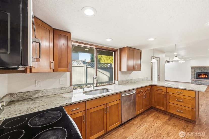 Property photo for 15931 22nd Avenue Sw, Burien photo 10