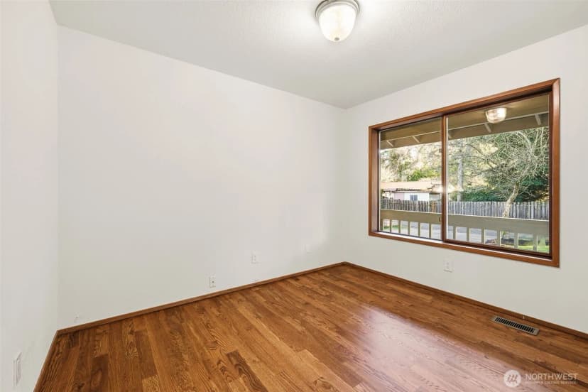 Property photo for 15931 22nd Avenue Sw, Burien photo 15