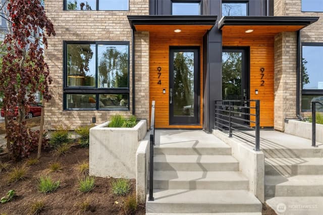Property photo for 952 Nw 54th Street, Seattle photo 2