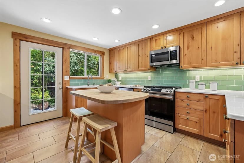 Property photo for 11746 22nd Avenue Ne, Seattle photo 12