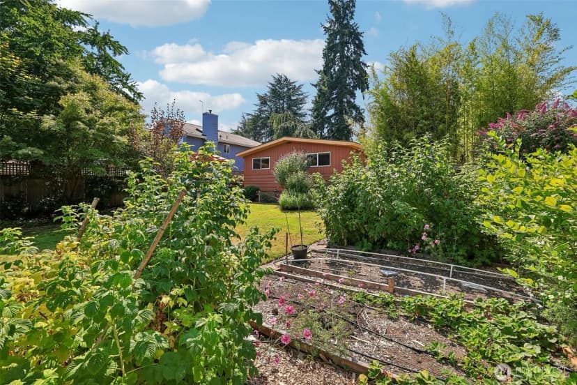 Property photo for 11746 22nd Avenue Ne, Seattle photo 32