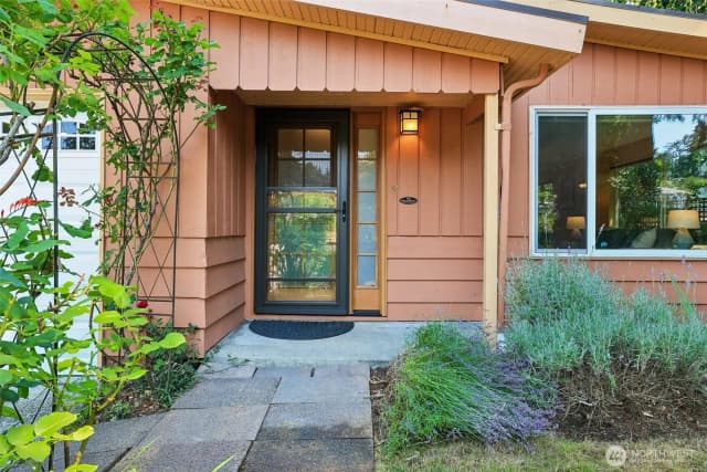 Property photo for 11746 22nd Avenue Ne, Seattle photo 4
