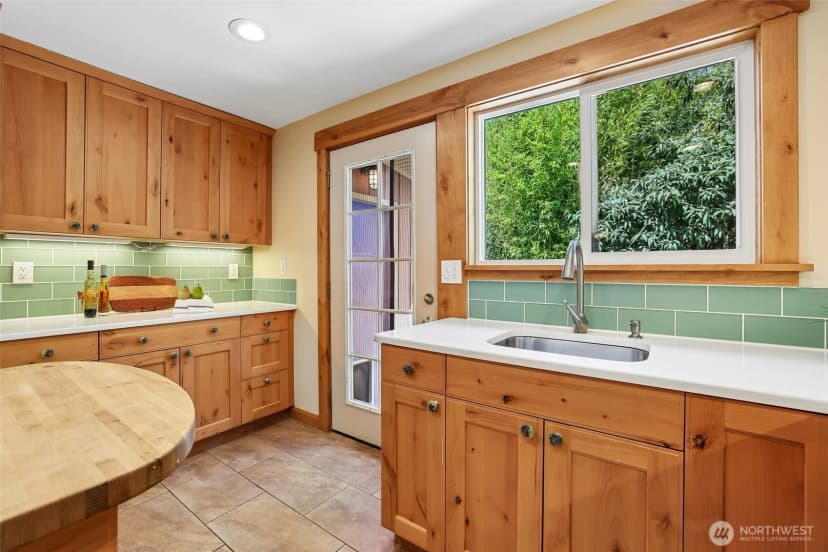 Property photo for 11746 22nd Avenue Ne, Seattle photo 13