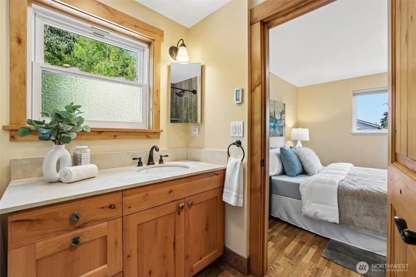 Property photo for 11746 22nd Avenue Ne, Seattle photo 17