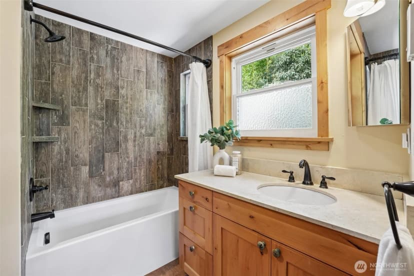 Property photo for 11746 22nd Avenue Ne, Seattle photo 18