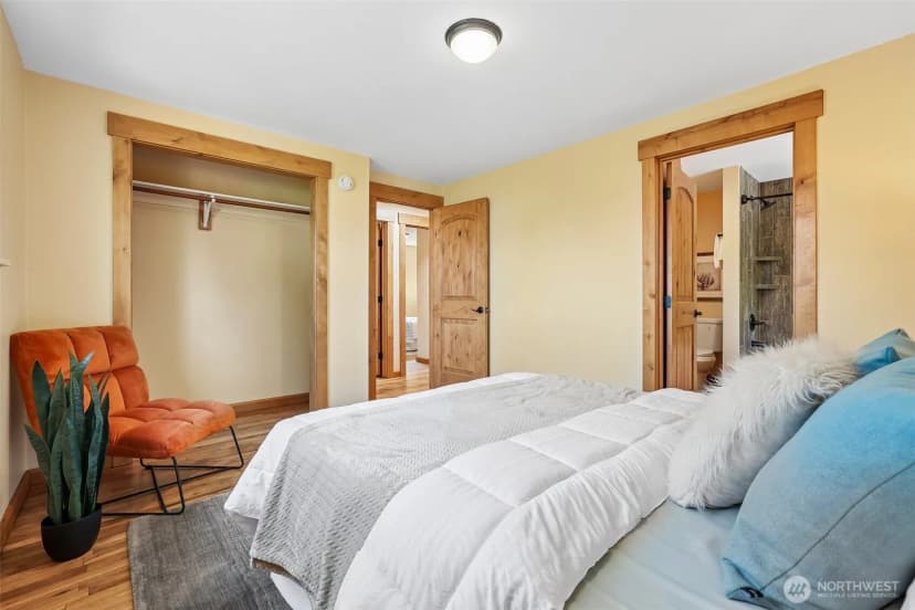 Property photo for 11746 22nd Avenue Ne, Seattle photo 16
