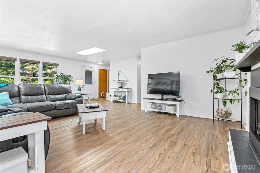 Property photo for 2348 Yew Street Road, Bellingham photo 11