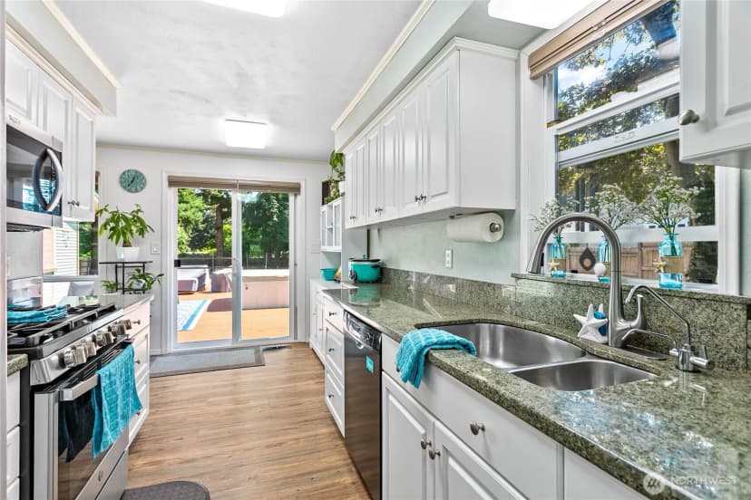 Property photo for 2348 Yew Street Road, Bellingham photo 16