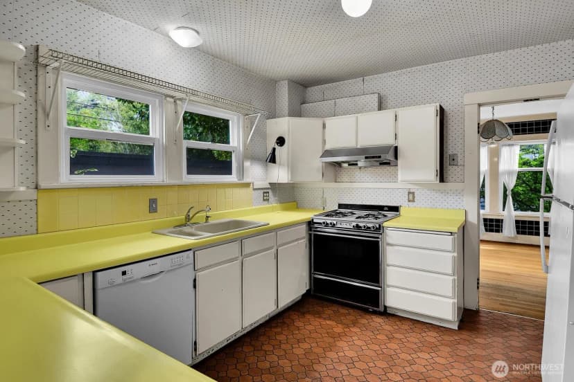 Property photo for 910 11th Avenue E, Seattle photo 17