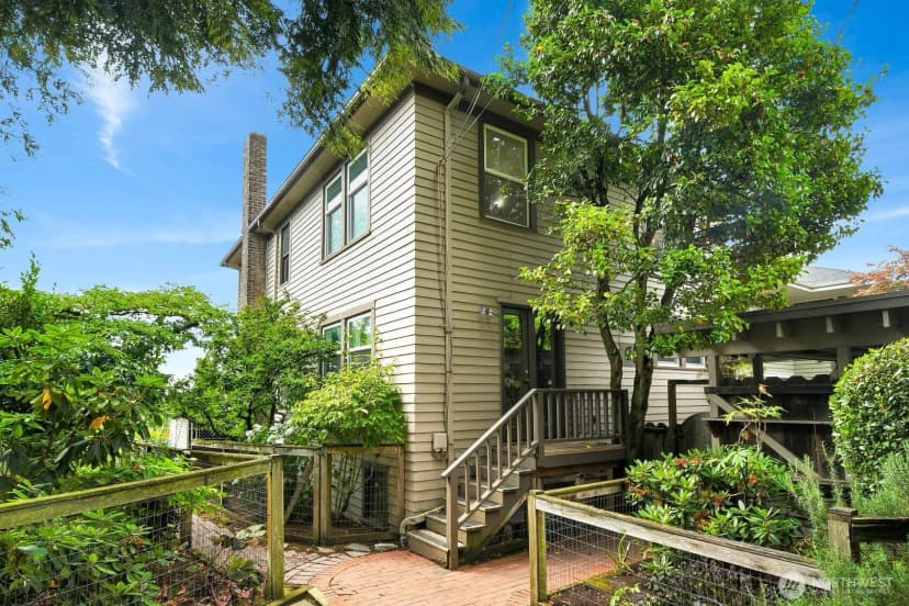 Property photo for 910 11th Avenue E, Seattle photo 5