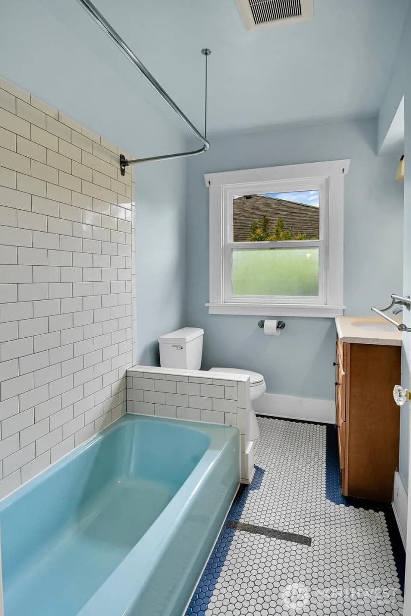 Property photo for 910 11th Avenue E, Seattle photo 20