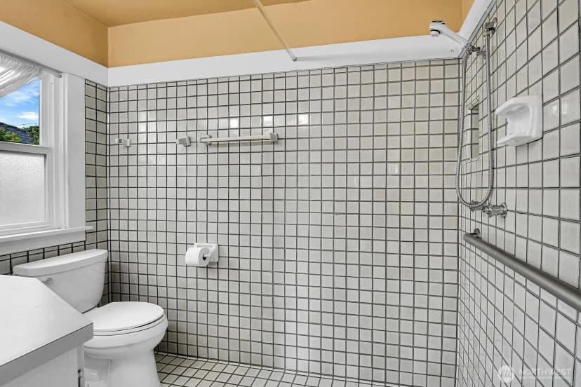 Property photo for 910 11th Avenue E, Seattle photo 27