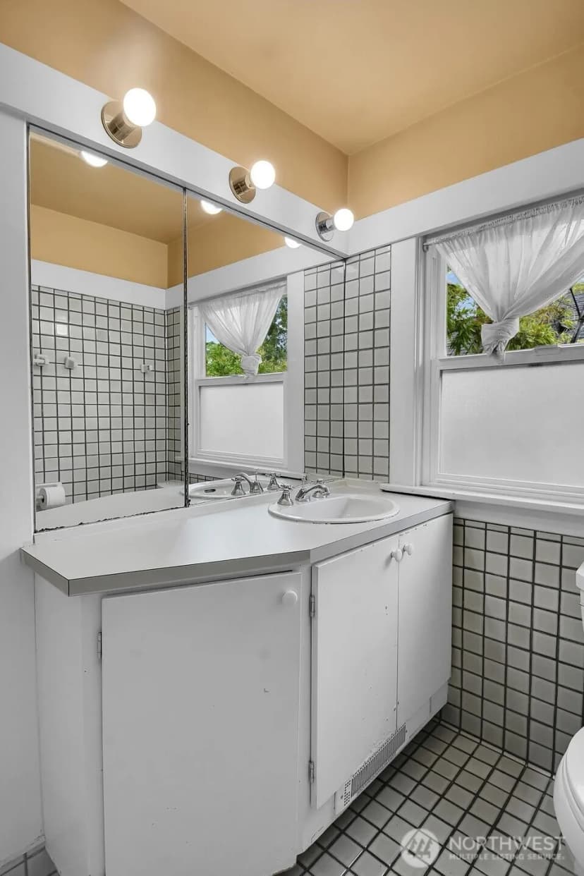 Property photo for 910 11th Avenue E, Seattle photo 26