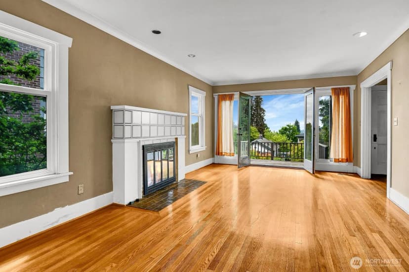 Property photo for 910 11th Avenue E, Seattle photo 10