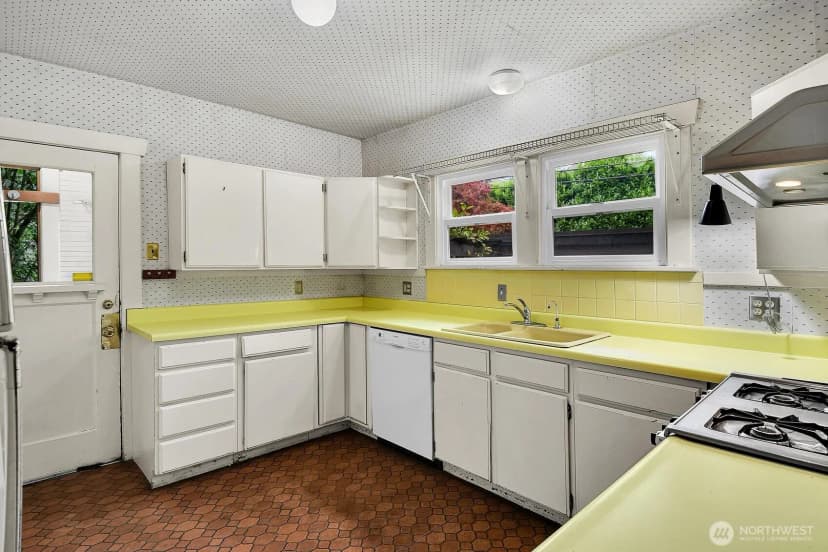Property photo for 910 11th Avenue E, Seattle photo 16