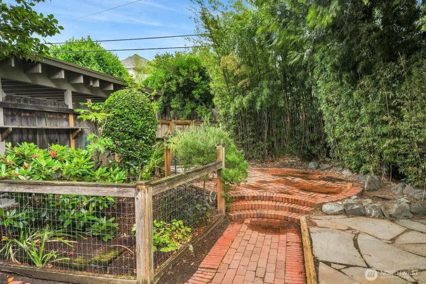 Property photo for 910 11th Avenue E, Seattle photo 6