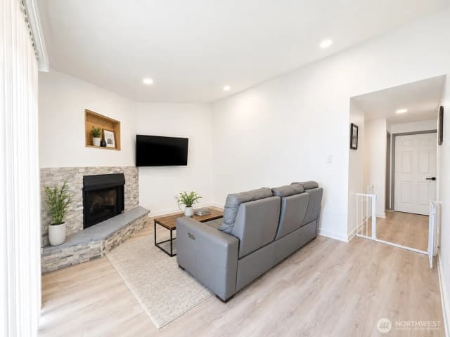 Property photo for 1852 Central Place S #e46, Kent photo 5