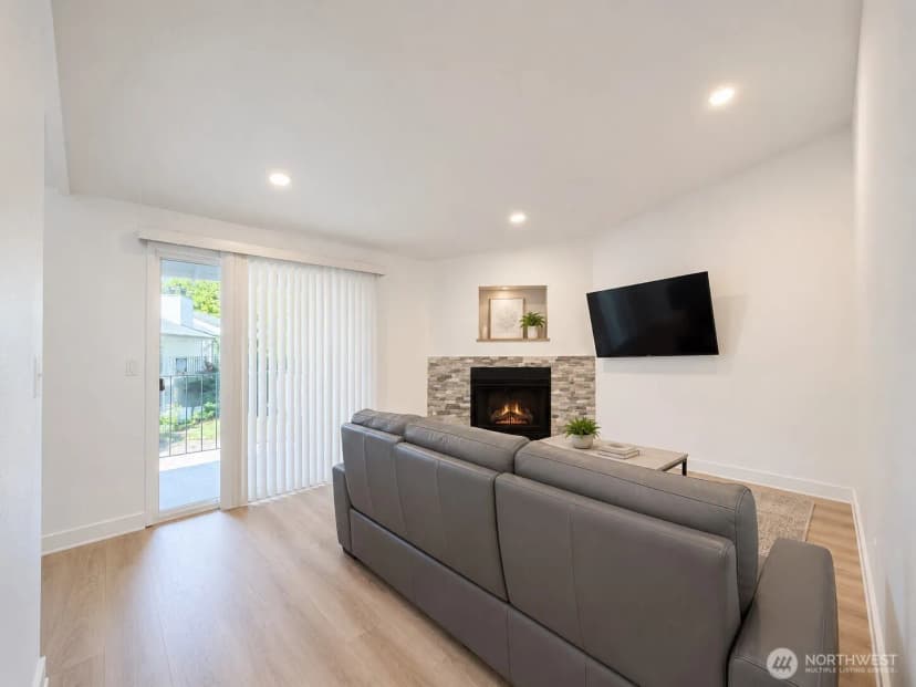 Property photo for 1852 Central Place S #e46, Kent photo 4