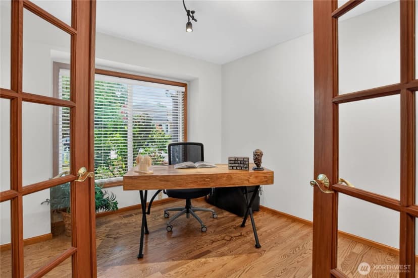 Property photo for 23110 Ne 19th Drive, Sammamish photo 9