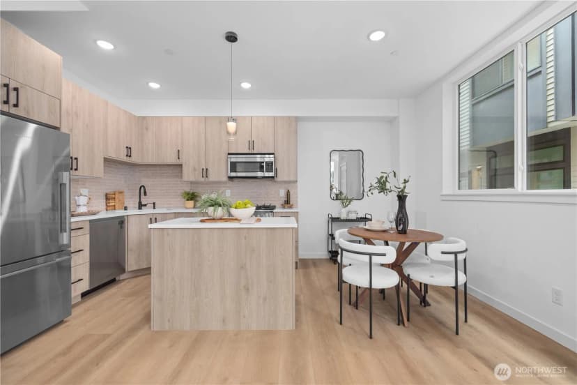 Property photo for 6538 A Latona Avenue Ne, Seattle photo 6