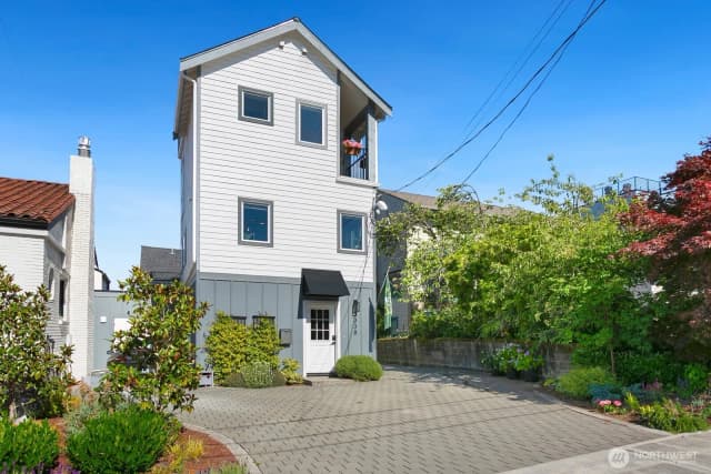 Property photo for 1338 California Ave Sw, Seattle photo 2