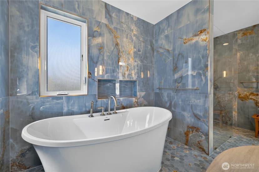 Property photo for 4807 Glasgow Way, Anacortes photo 23