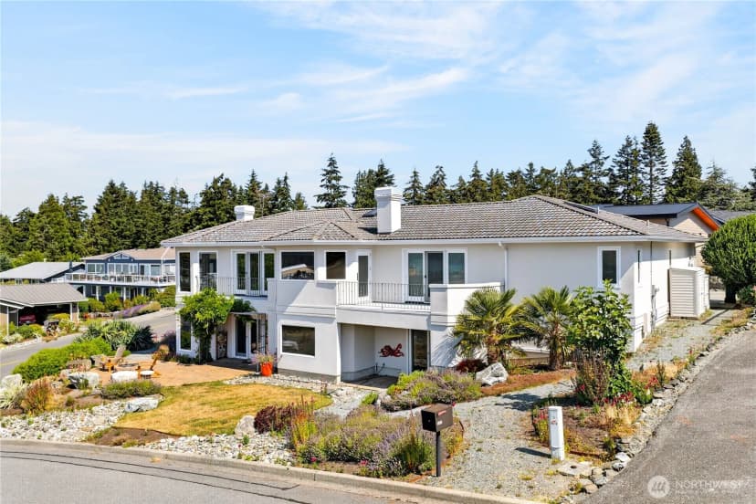 Property photo for 4807 Glasgow Way, Anacortes photo 2