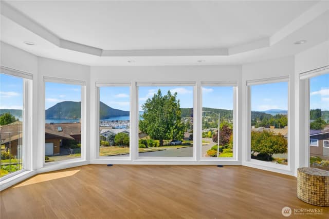 Property photo for 4807 Glasgow Way, Anacortes photo 5