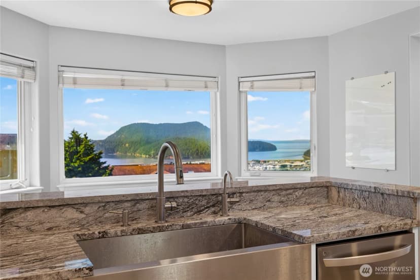 Property photo for 4807 Glasgow Way, Anacortes photo 11