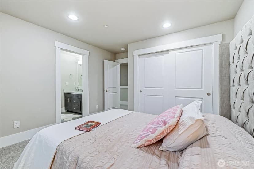 Property photo for 13628 Ne 133rd Place, Kirkland photo 20