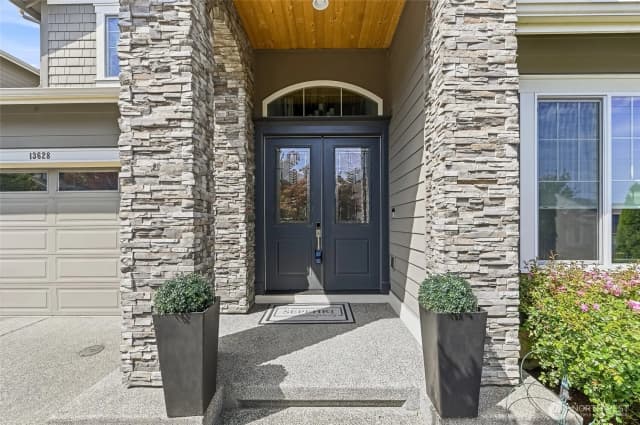 Property photo for 13628 Ne 133rd Place, Kirkland photo 2
