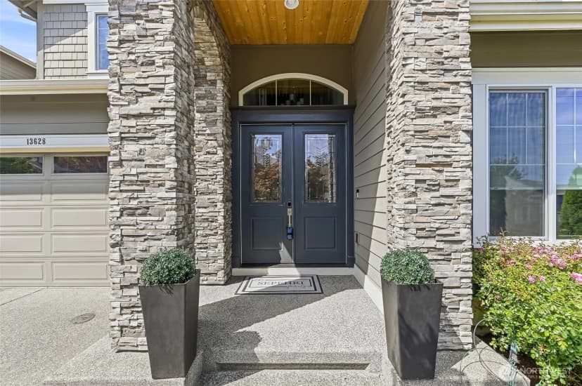 Property photo for 13628 Ne 133rd Place, Kirkland photo 2