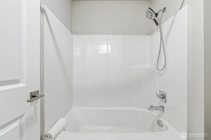 Property photo for 13628 Ne 133rd Place, Kirkland photo 29