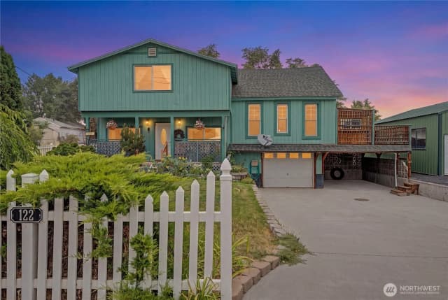 Property photo for 122 Se 3rd Avenue, Soap Lake