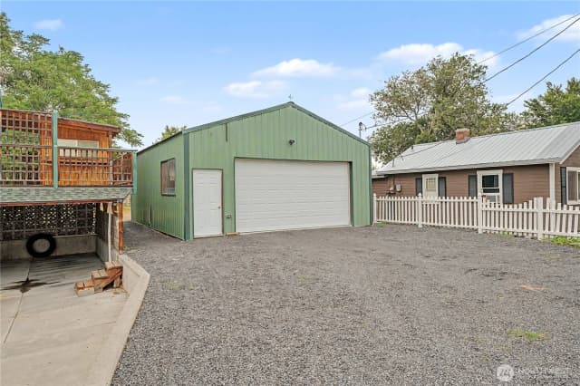 Property photo for 122 Se 3rd Avenue, Soap Lake photo 2