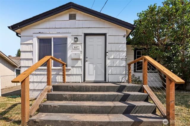 Property photo for 807 Columbia Street, Kelso photo 3