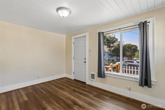 Property photo for 807 Columbia Street, Kelso photo 5