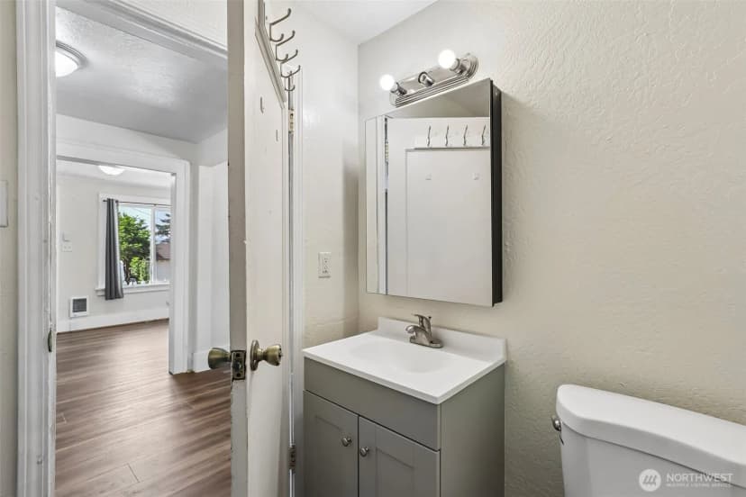 Property photo for 807 Columbia Street, Kelso photo 14
