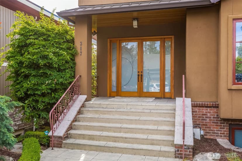 Property photo for 317 1st Street, Kirkland photo 3